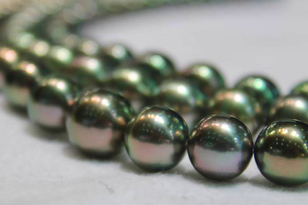 Pearl Shapes: Perfectly Round Tahitian Pearls