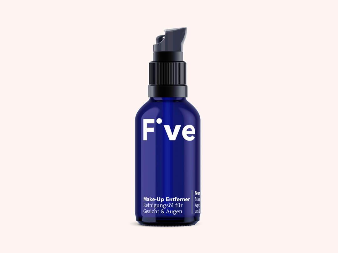 Make-up remover oil by FIVE for dry skin in the evening