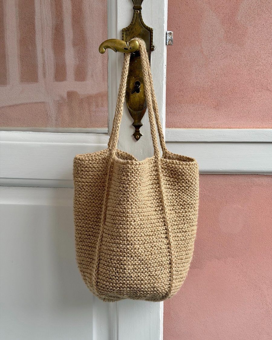 Brun Julie Bag hængende på dør