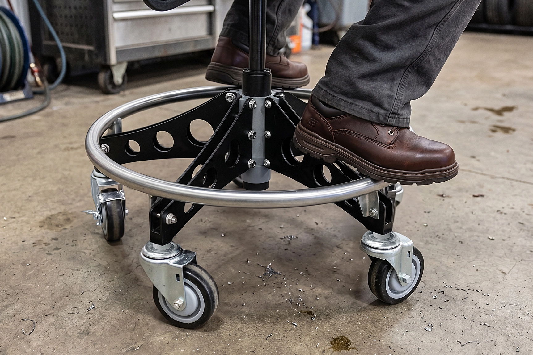 RYFA GT SHOP STOOL