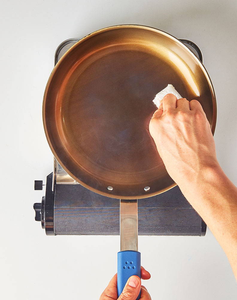 The Misen Carbon Steel Pan Just Might Be the One Nonstick Skillet You'll  Ever Need (and It's 20 Percent Off This Week Only)