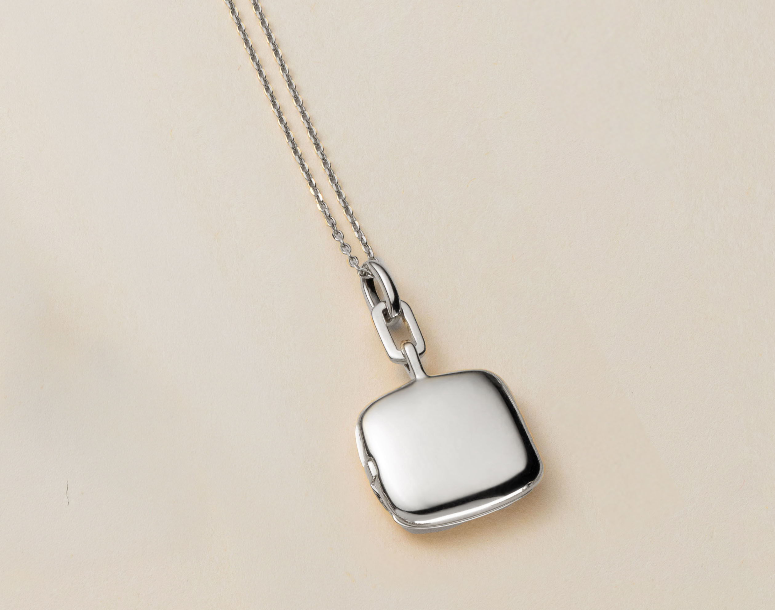 Slim Viv Locket