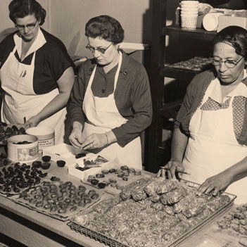 Pecans, part of a keto friendly diet