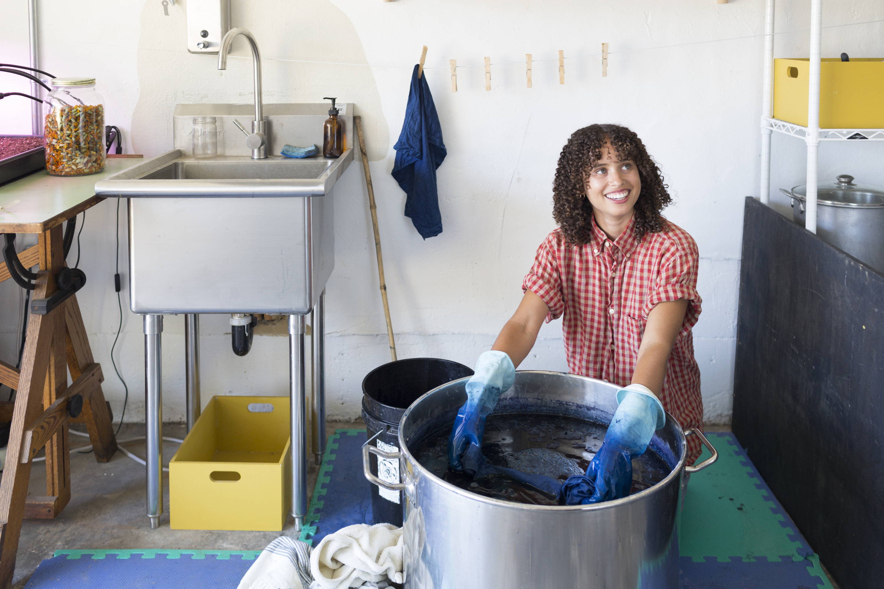 Making natural indigo dye from plat leaves