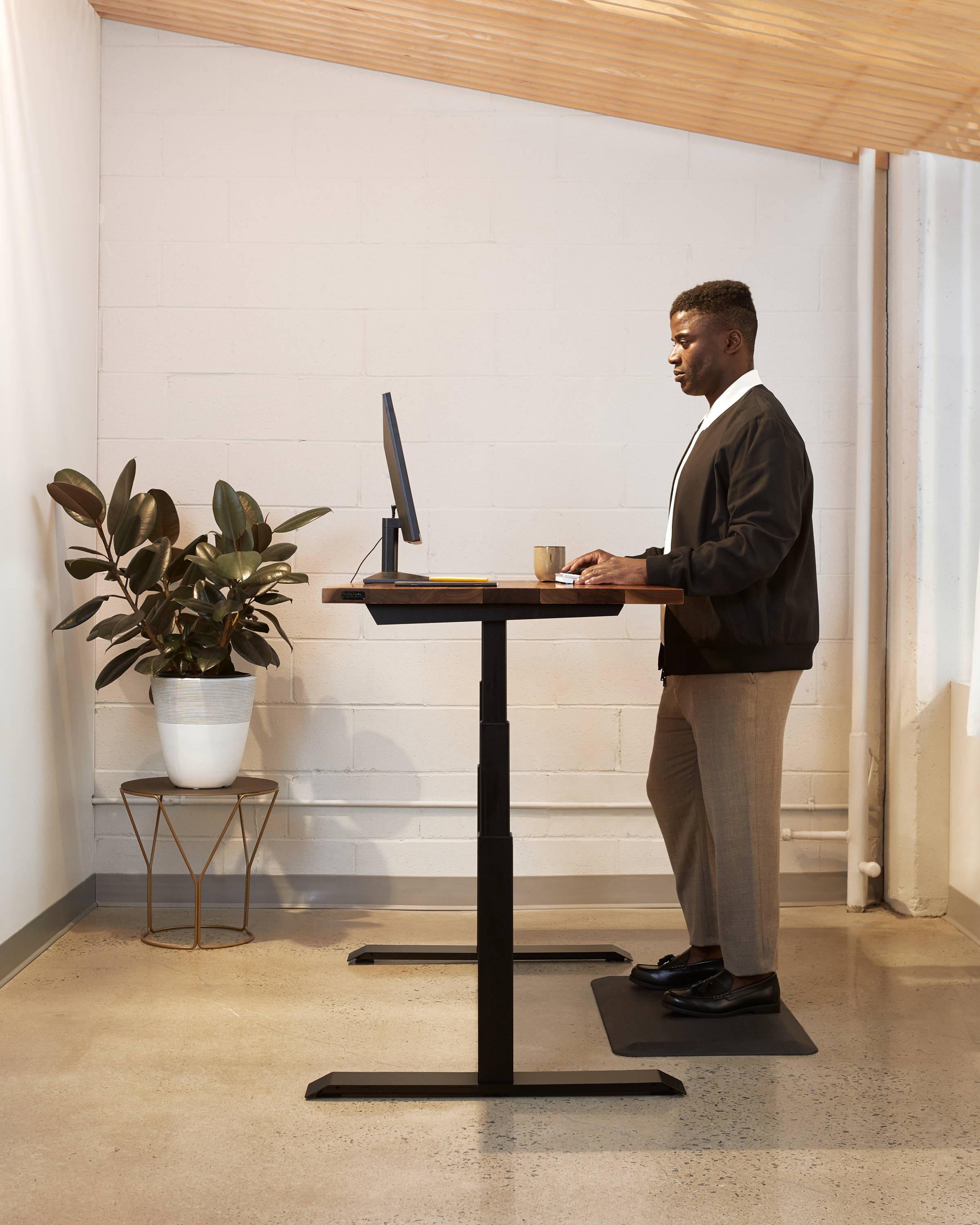 How To Use A Standing Desk Correctly Full Tutorial Ergonofis