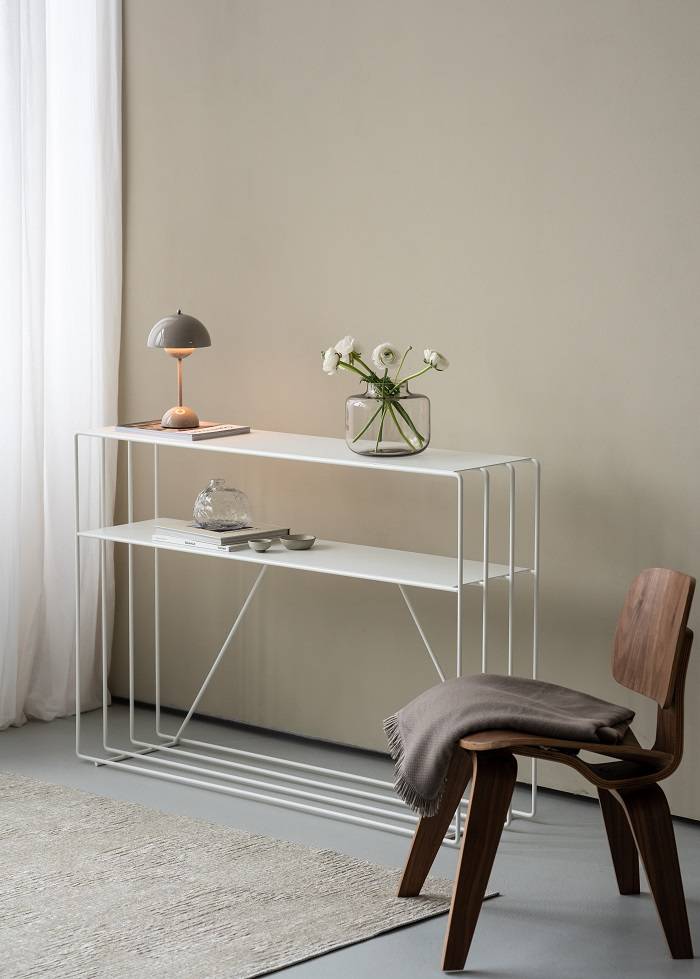 Console table RIA - white metal console with chair as decoration | metal booth