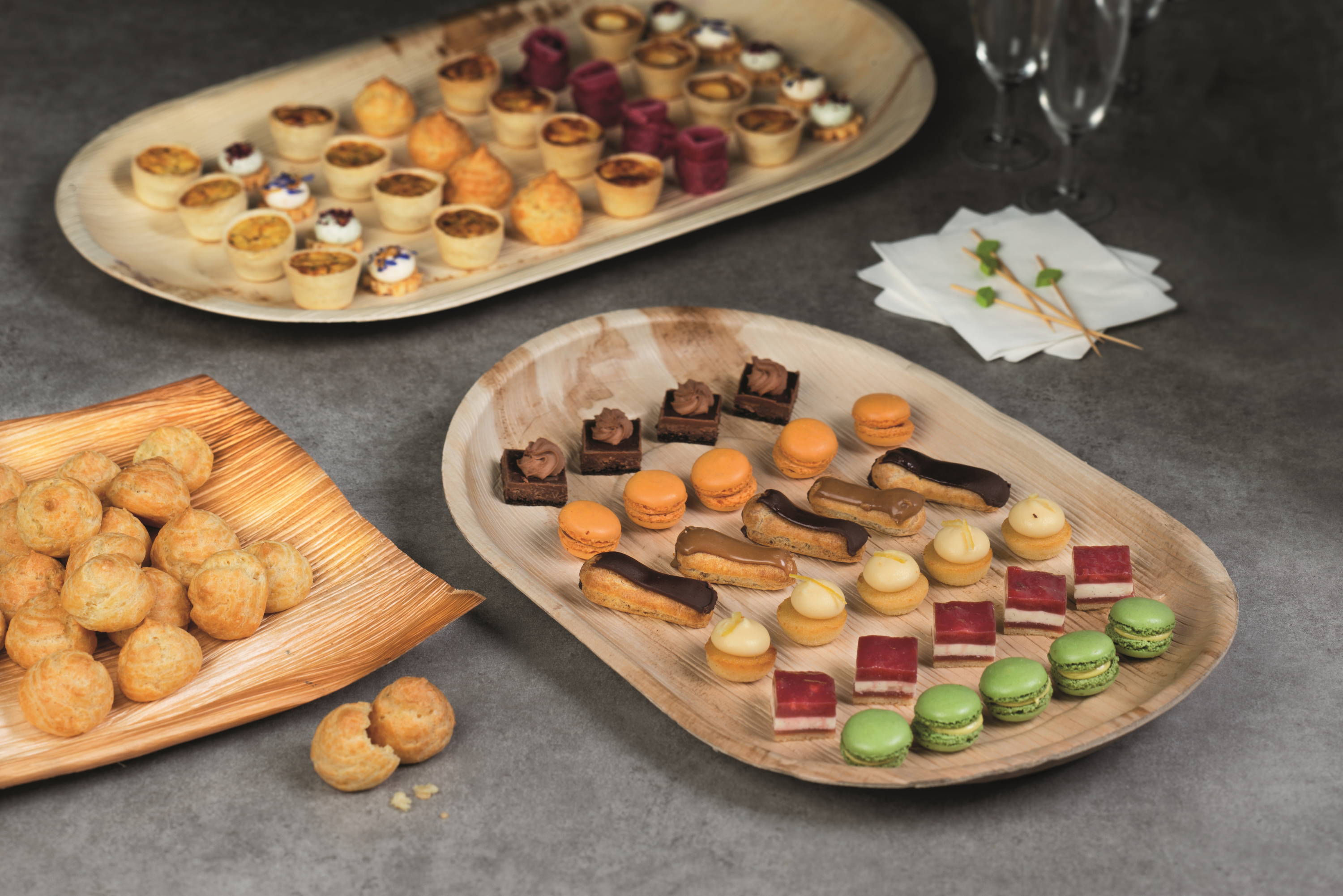 Eco-Friendly Entertaining Made Easy with Palm Leaf Disposable