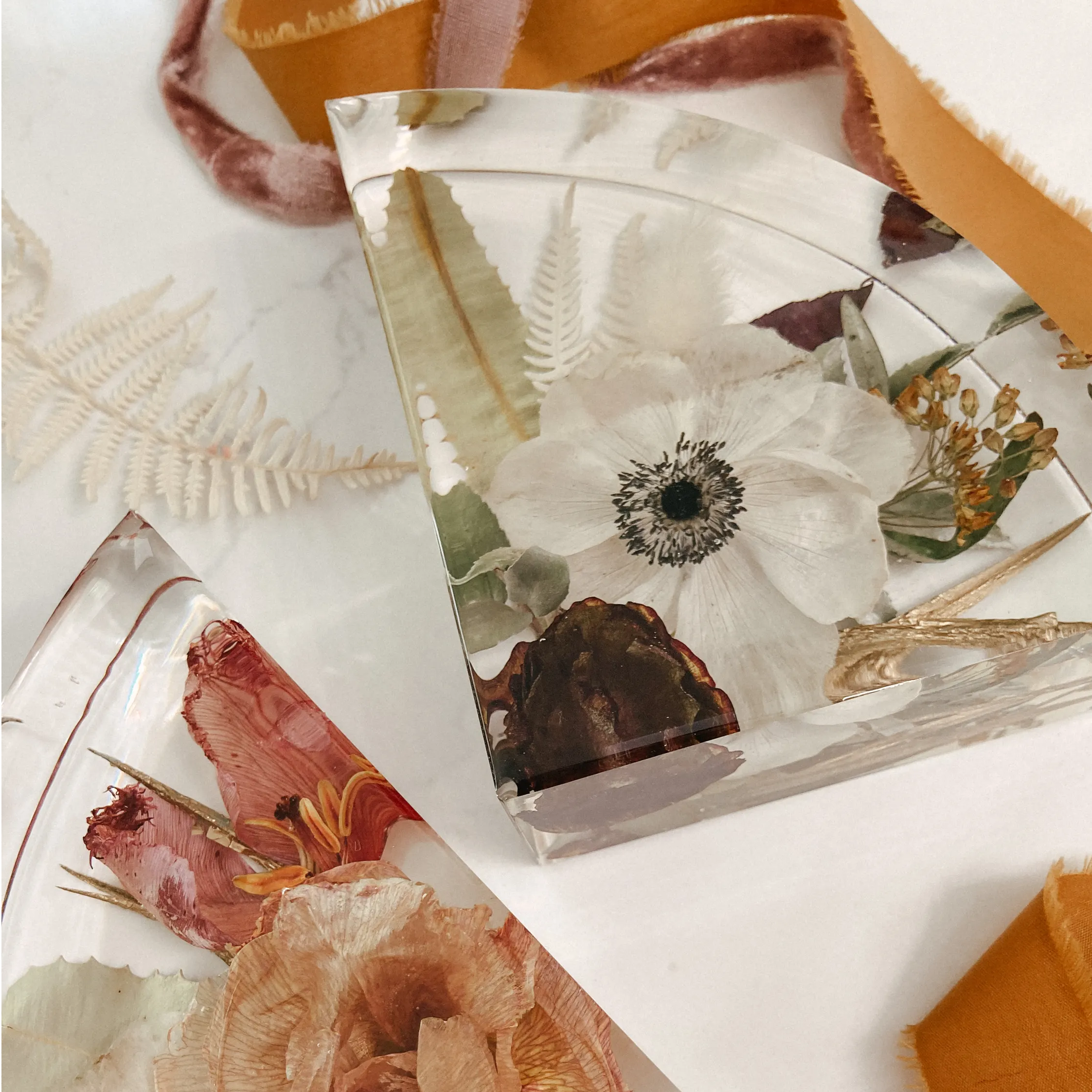 How to casting dried flowers in epoxy resin - ResinPro - Creativity at your  service