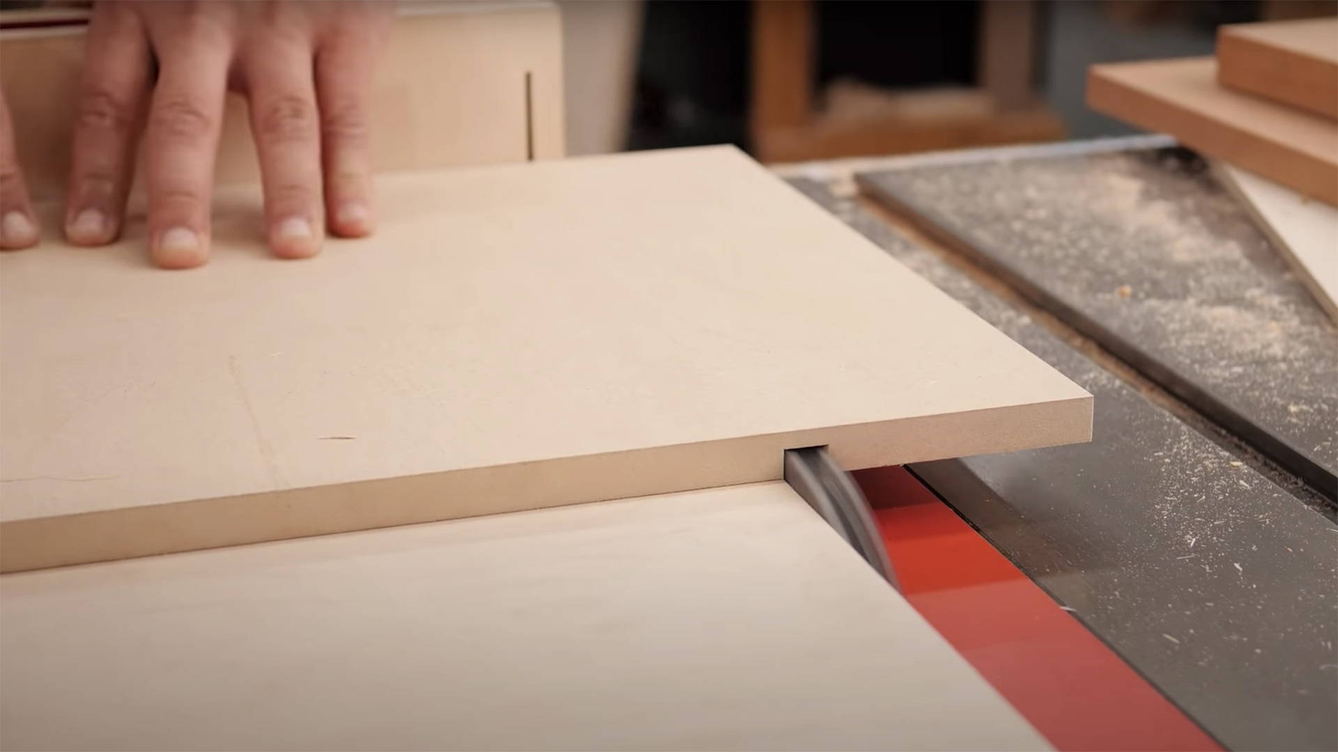 Cutting groove in shooting board base