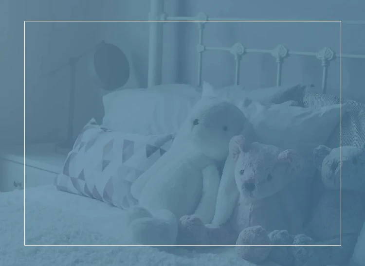 Hausstaubmilben lieben dein Bett mit seinen fülligen Kissen und Teddybären. Symptome wie ein allergischer trockener Husten können deinen Schlaf beeinträchtigen.