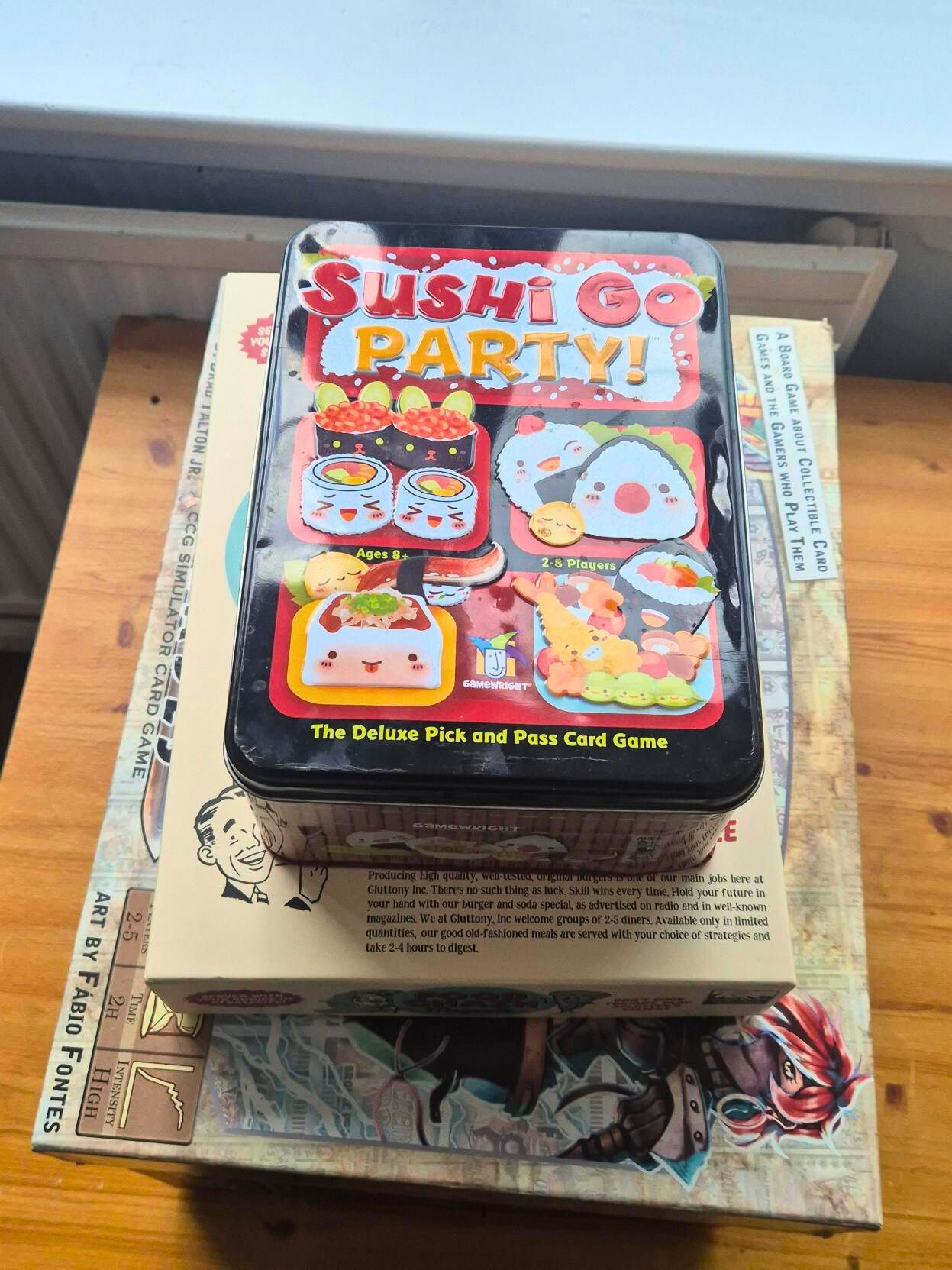 A tin box of the game 