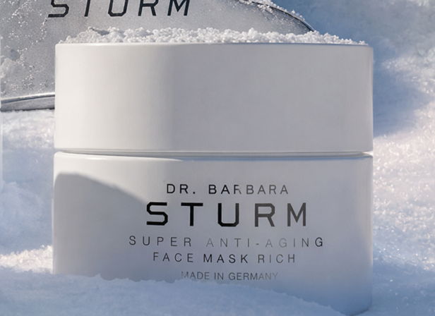 Dr. Barbara Sturm Super Anti-Aging Face Mask Rich in a snowy setting.
