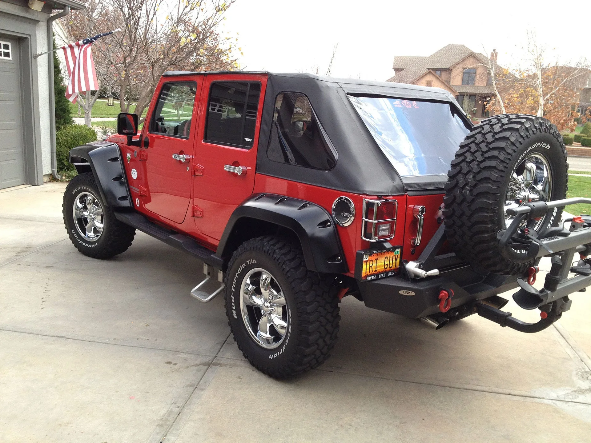 Side profile John and Laurie 2010 Jeep Wrangler soft top doors off-road tires lift kit Conductor's Special 228H gallery photo 2