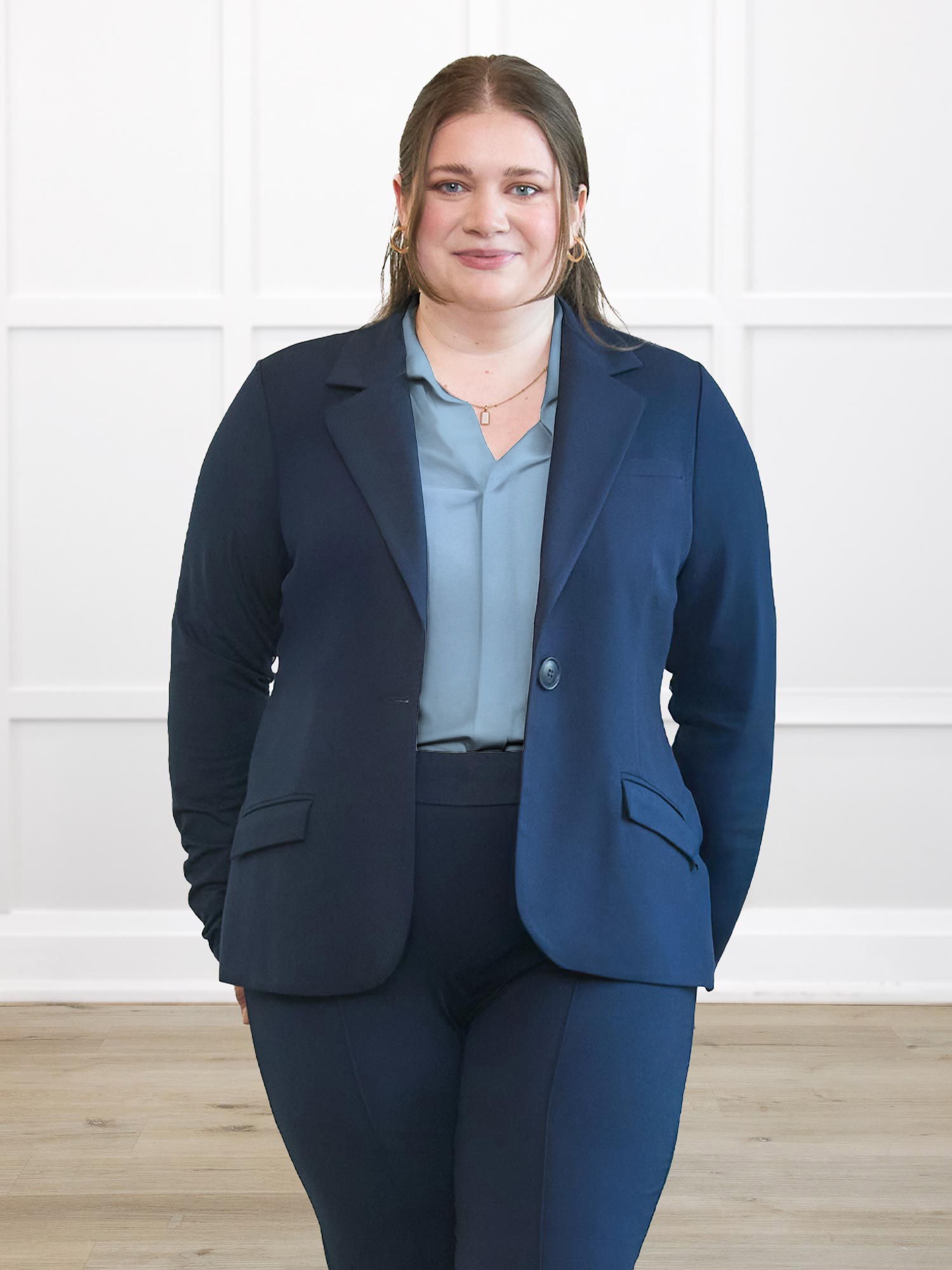 Woman wearing Miik's Sienna blazer in navy