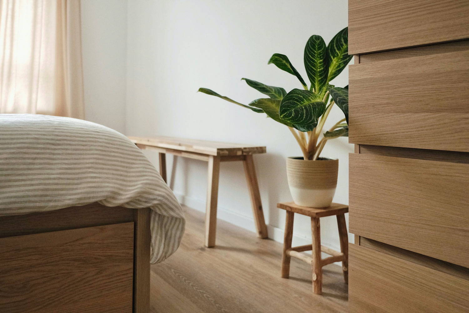 Schlafzimmer minimalistisch eingerichtet | Metallbude
