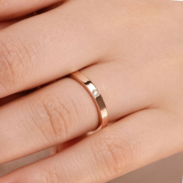 minimalistic single stone stackable wedding band