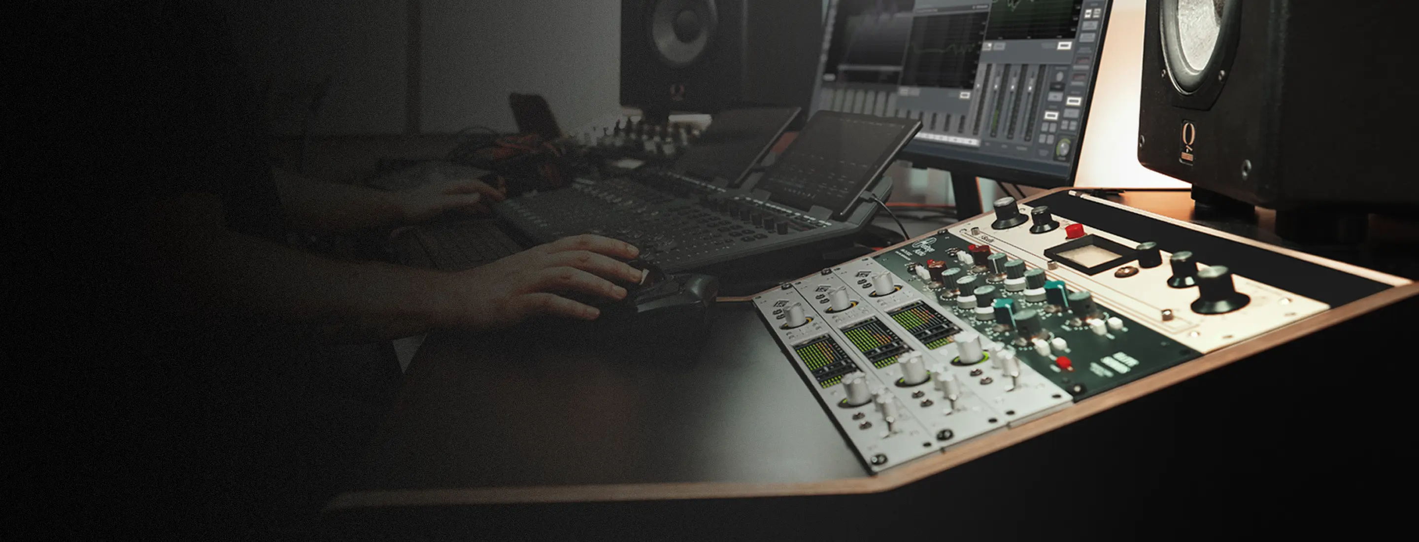 Univeral Audio Apollo X Gen 2 interface deal with up to £840 off - Andertons Music Co.