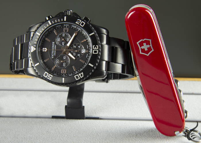 quartz-watch-victorinox-maverick-chronograph-black-edition-43-mm-v241797