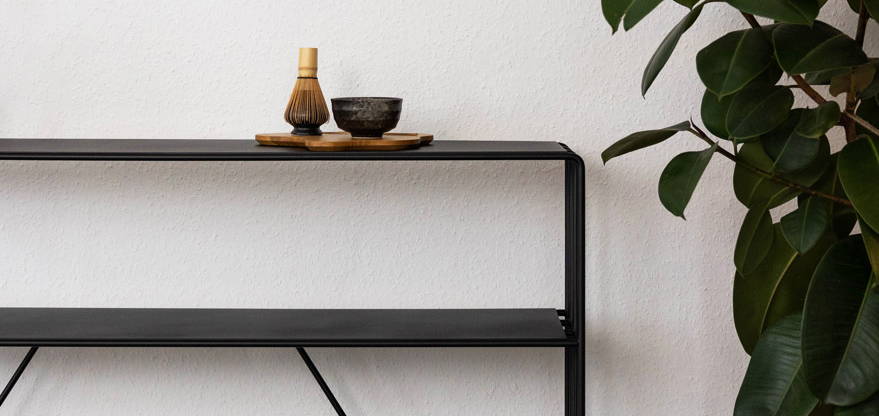 Ria Konsole: minimalistisch und modern, aus schwarzem Metall