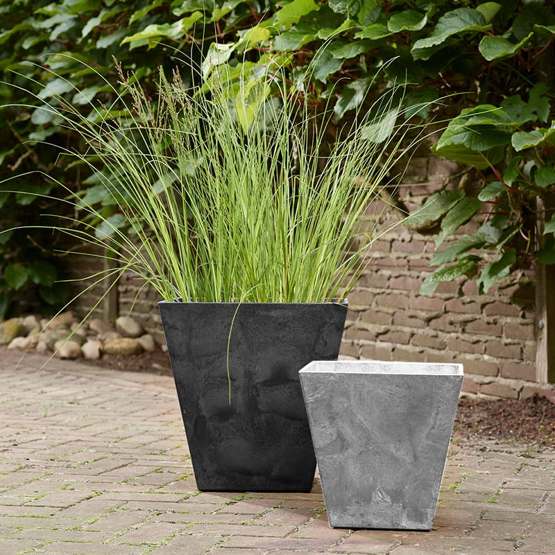 A black and a gray ella square planter