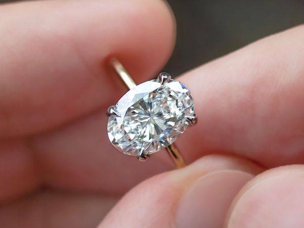 oval diamond mixed metal ring