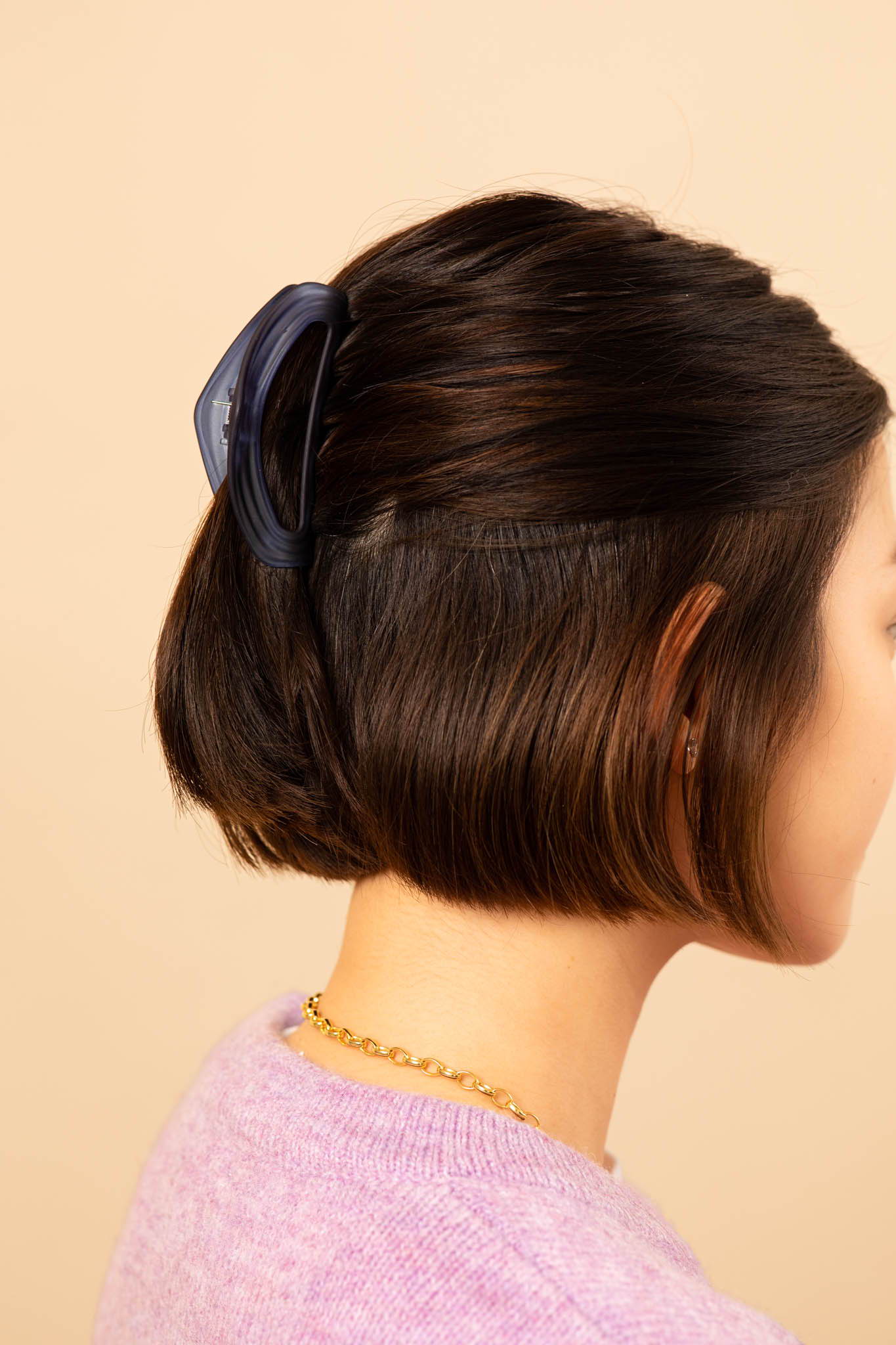 35+ Cute & Easy Ways to Style Short Hair : Chanel Hair Clip on Low