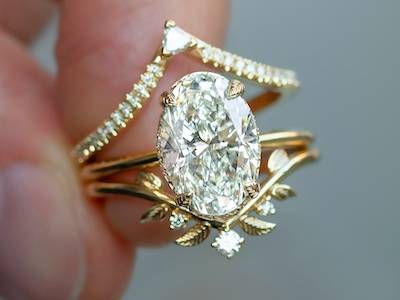 oval ring with v-shaped wedding ring
