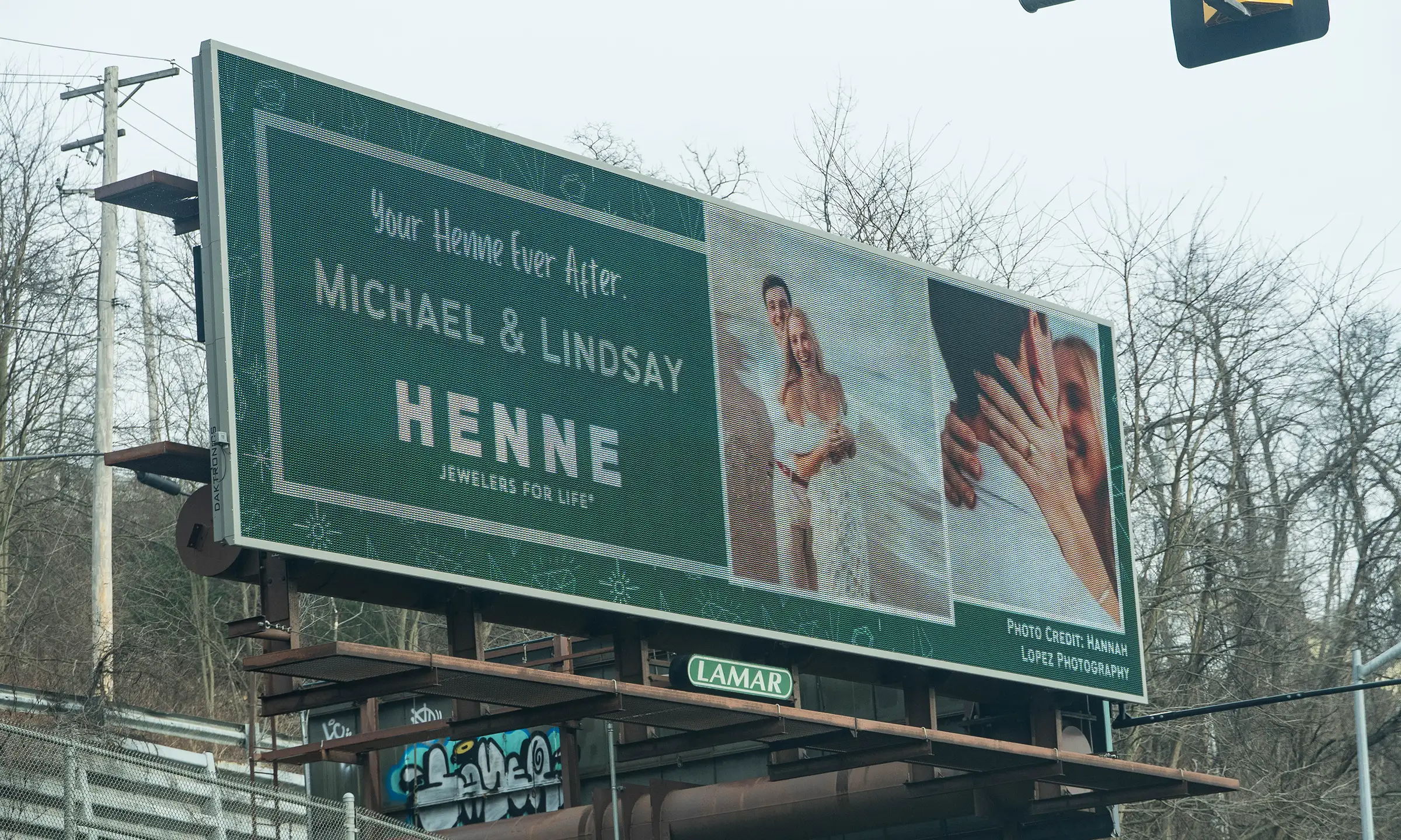 Hennes Couple on billboard