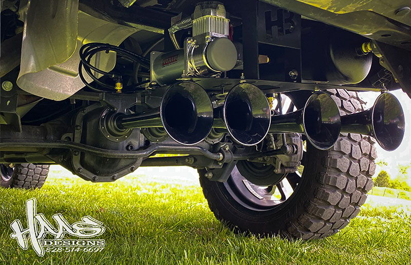 Conductor’s Special 232 Train Horn Kit installed on 2020 Jeep Gladiator using Spare Tire Delete Mount