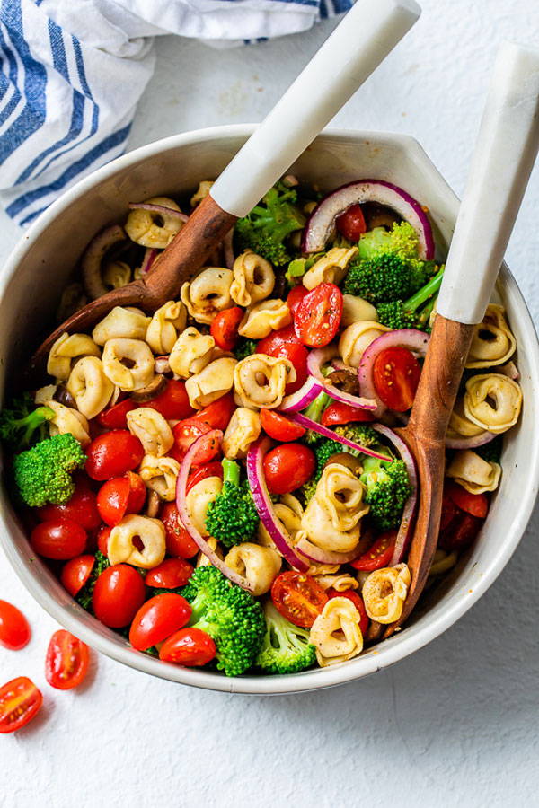 Tortellini pasta salad with fresh vegetables