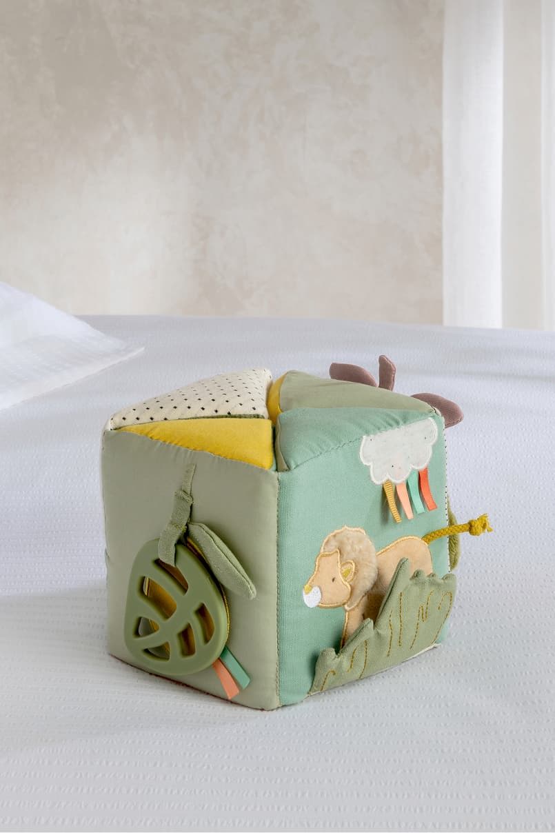 Soft fabric toy cube with animal designs and colorful textures for babies.
