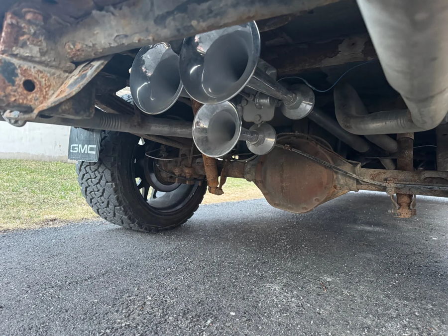 Outlaw 228H Dixie Horn and PA kit hardware staged on Jordan's GMC Sierra 1500HD photo 2