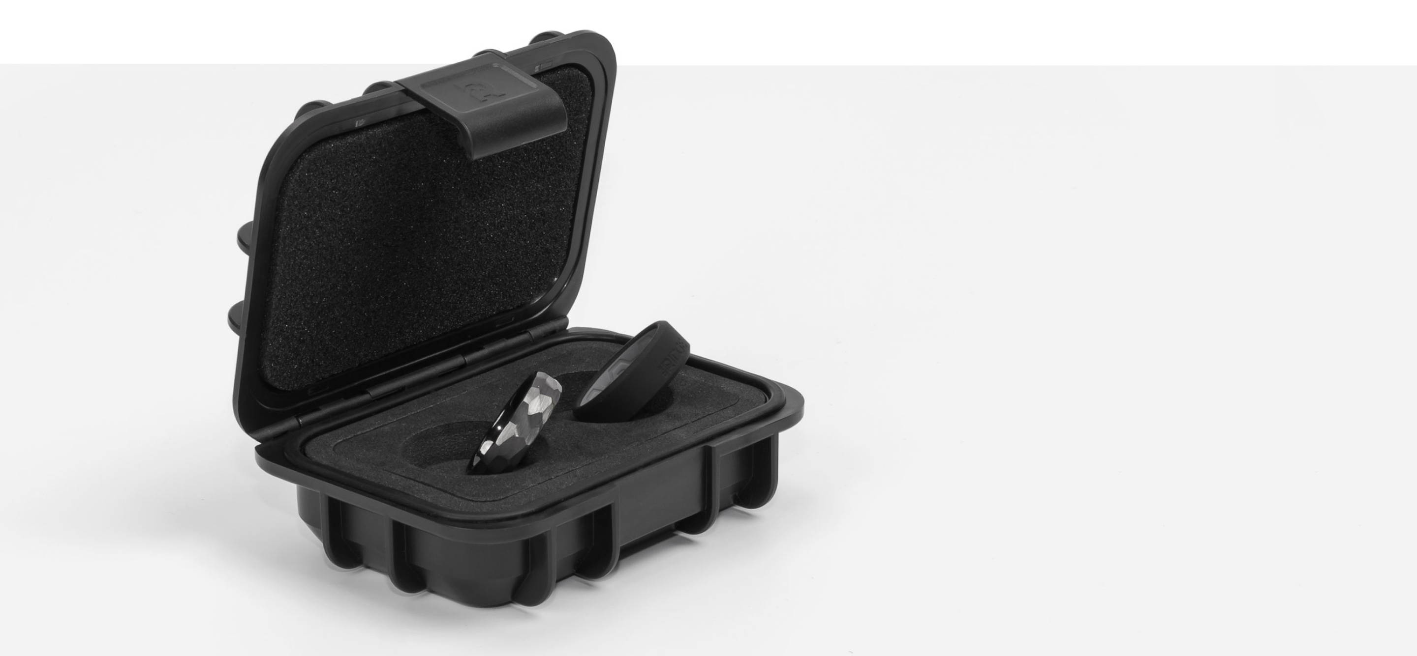 Gunmetal 6MM Hammered Ring inside a custom case