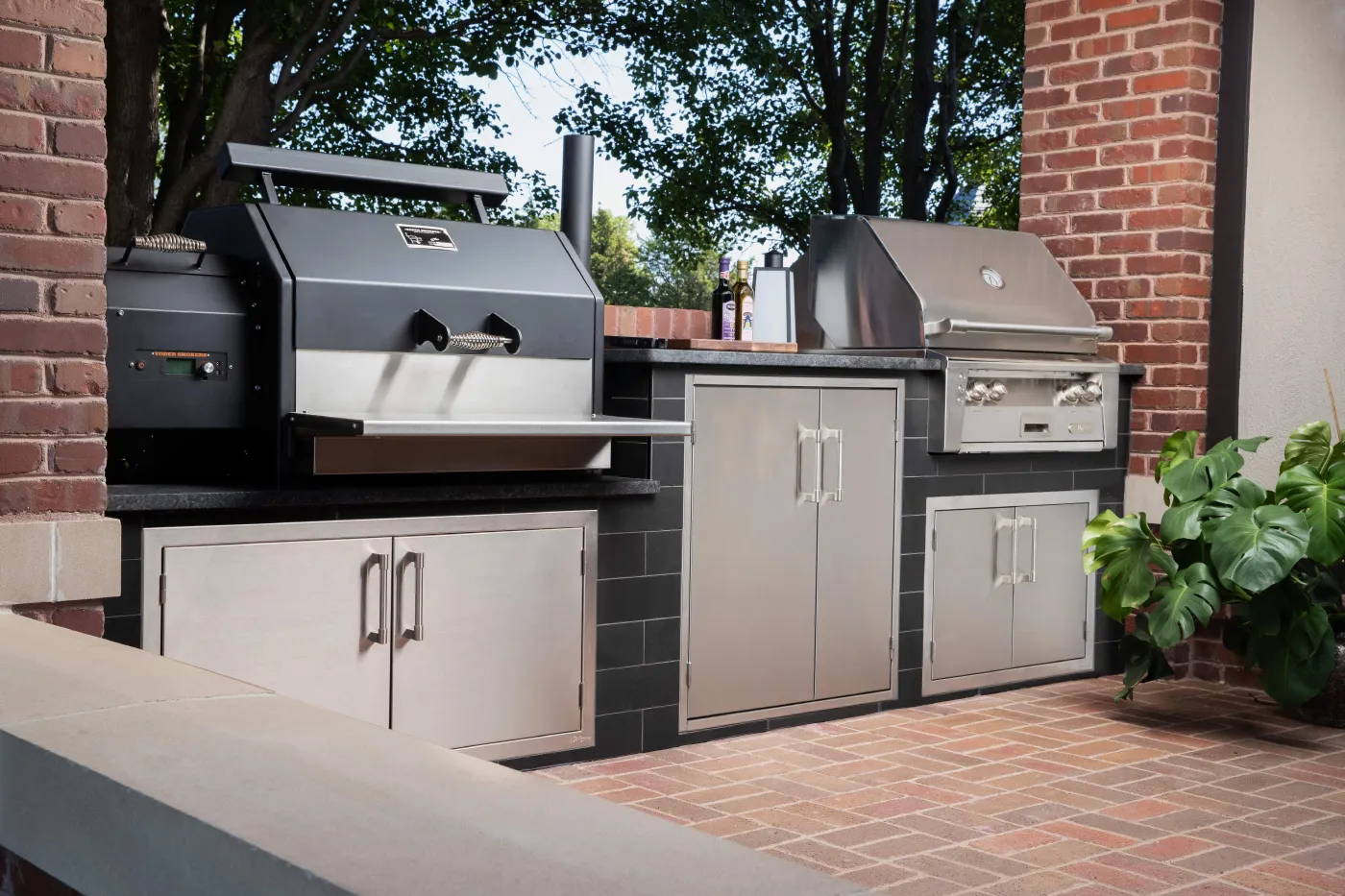 Transform your backyard into the ultimate outdoor kitchen. 🔥 With the