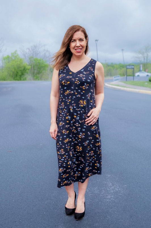 Front detail view of Jamie wearing the Yardlee dress in dark blue.