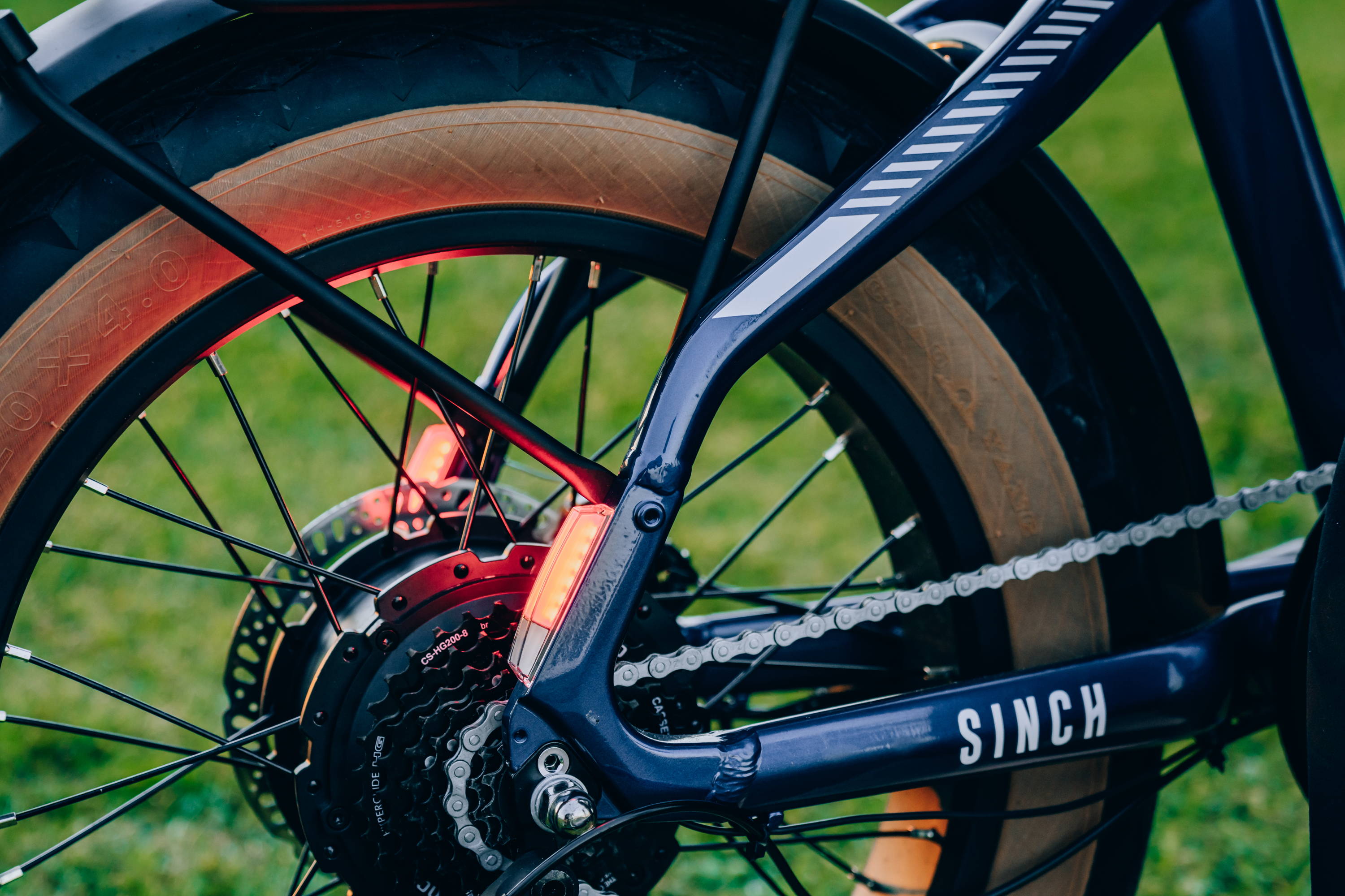 closeup of the taillights and turn signals on the aventon sinch.2