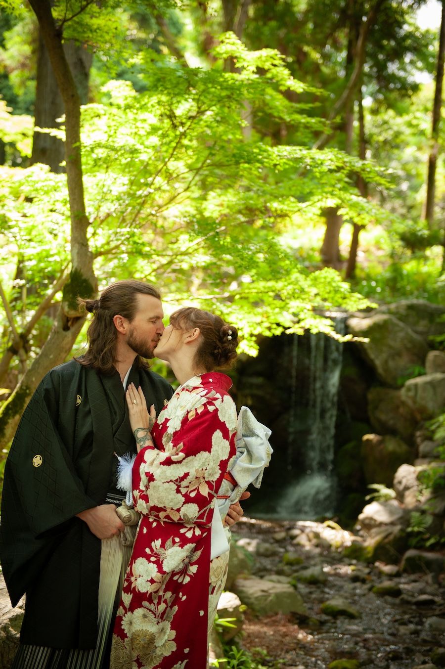 kissing, engaged couple wearing kimono, kyoto japan