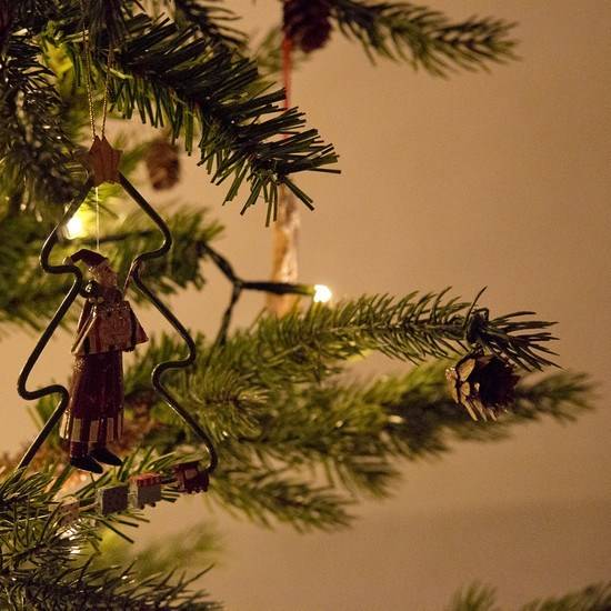 Why Use Christmas Battery Lights For Your Christmas Tree