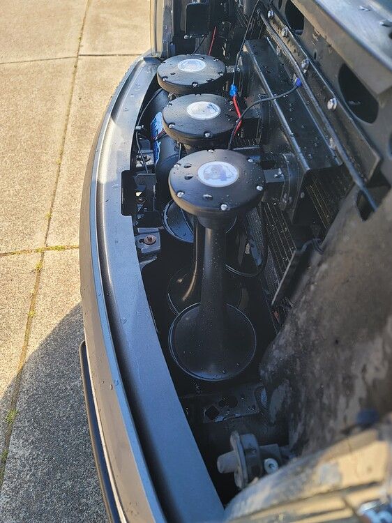 2011 Ford F-150 Flatlaw train horn grille install