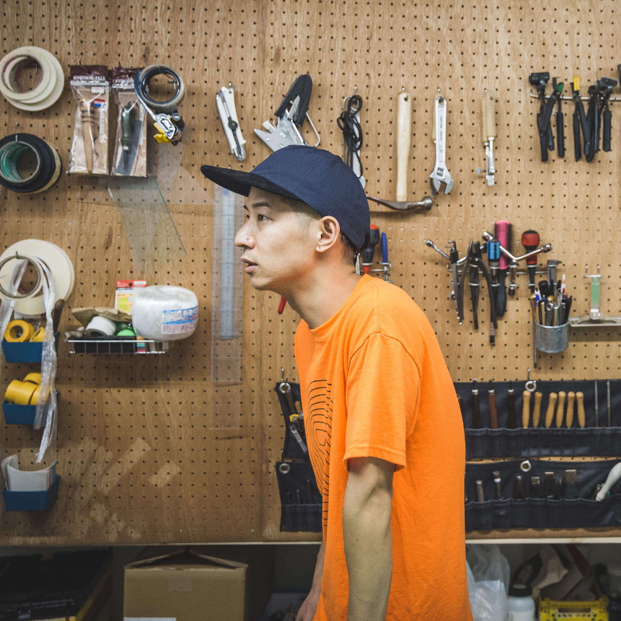 Vol.2_Interview : Dai Naruse / Leather Craftsman – objcts.io