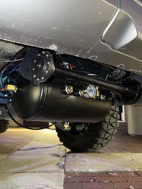 Under-vehicle view Stealth Spare Tire Delete horizontal air tank train horn pressure gauge and wiring on Troy's 2018 Ford Expedition gallery photo 21