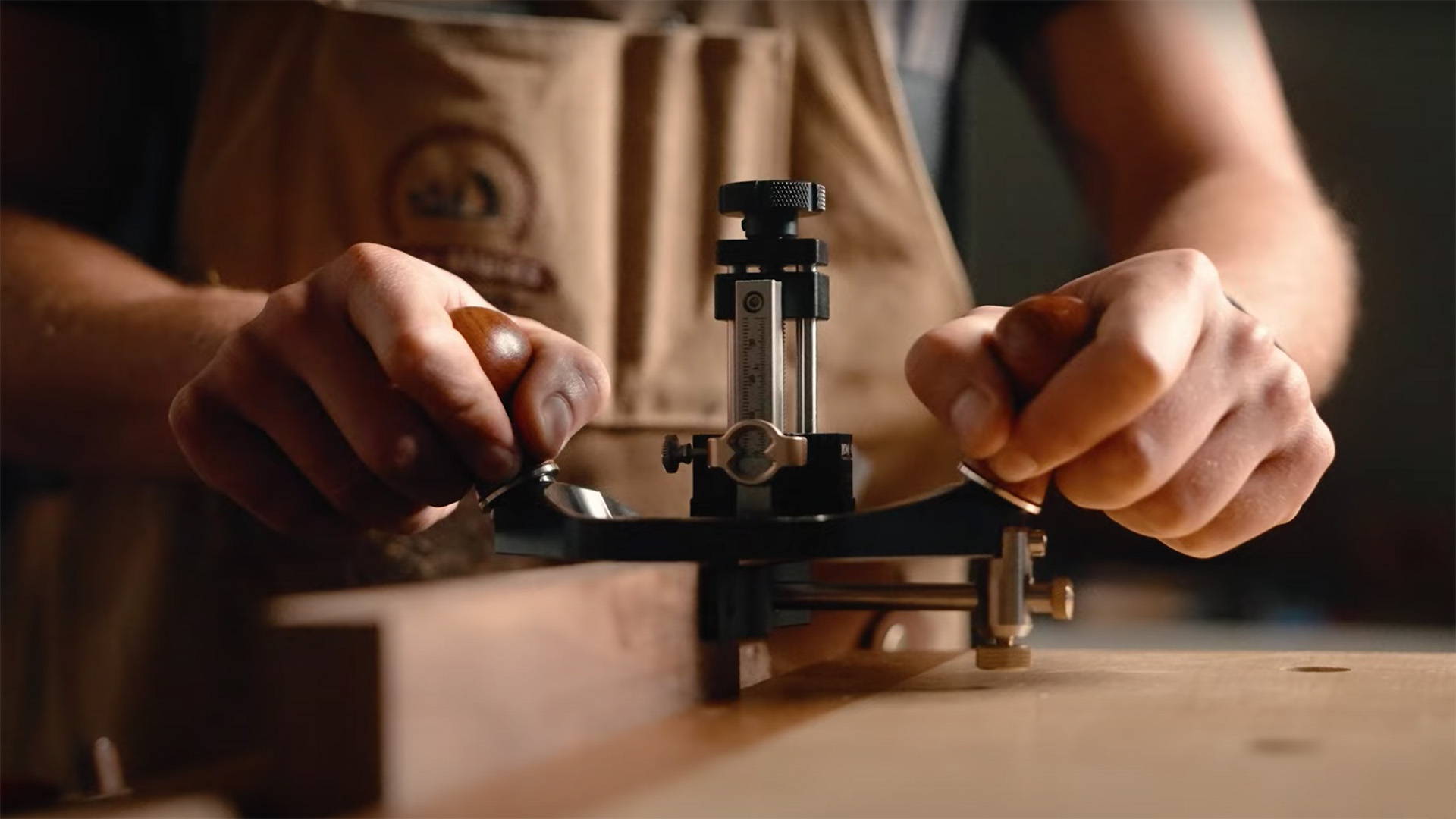 using a KM-17 katz-moses tools router plane