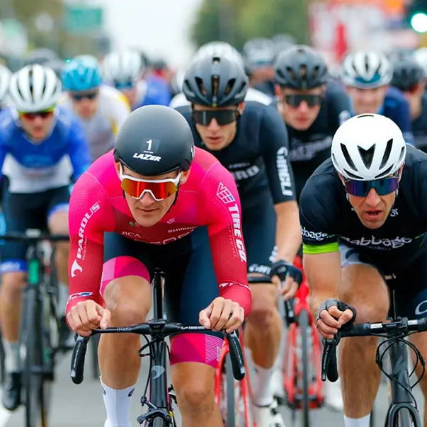 Group of cyclists in Le Race Christchurch 2021. Rejuvenate tired knees, relieve runner's knee and jumper's knee with Myovolt wearable vibration therapy leg brace. 