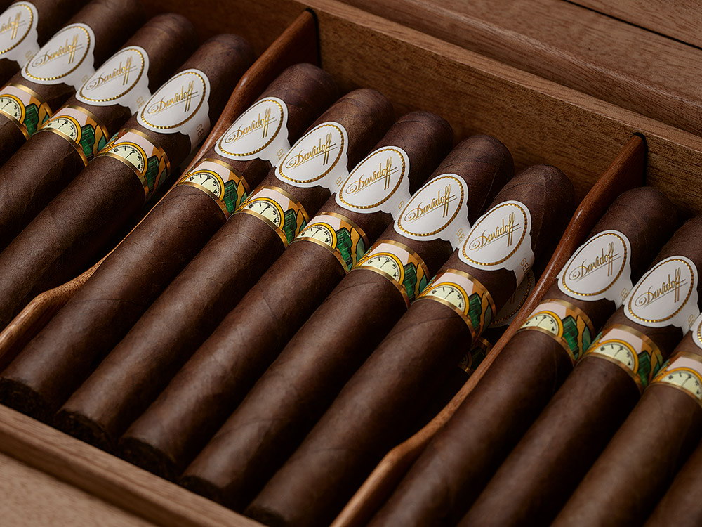 Close-up of the exclusive toro cigars inside the Davidoff & Boyarde Masterpiece Humidor Geometrically Speaking.