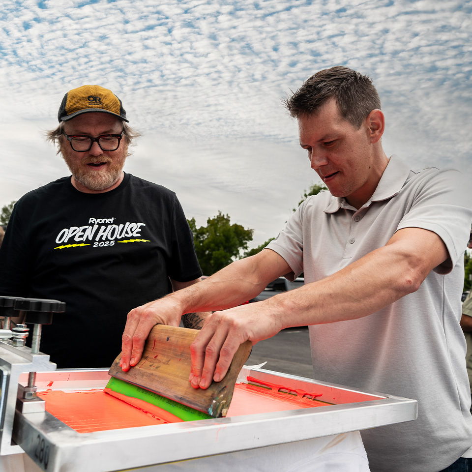 Live screen printing demo with an attendee at the Ryonet Open House.