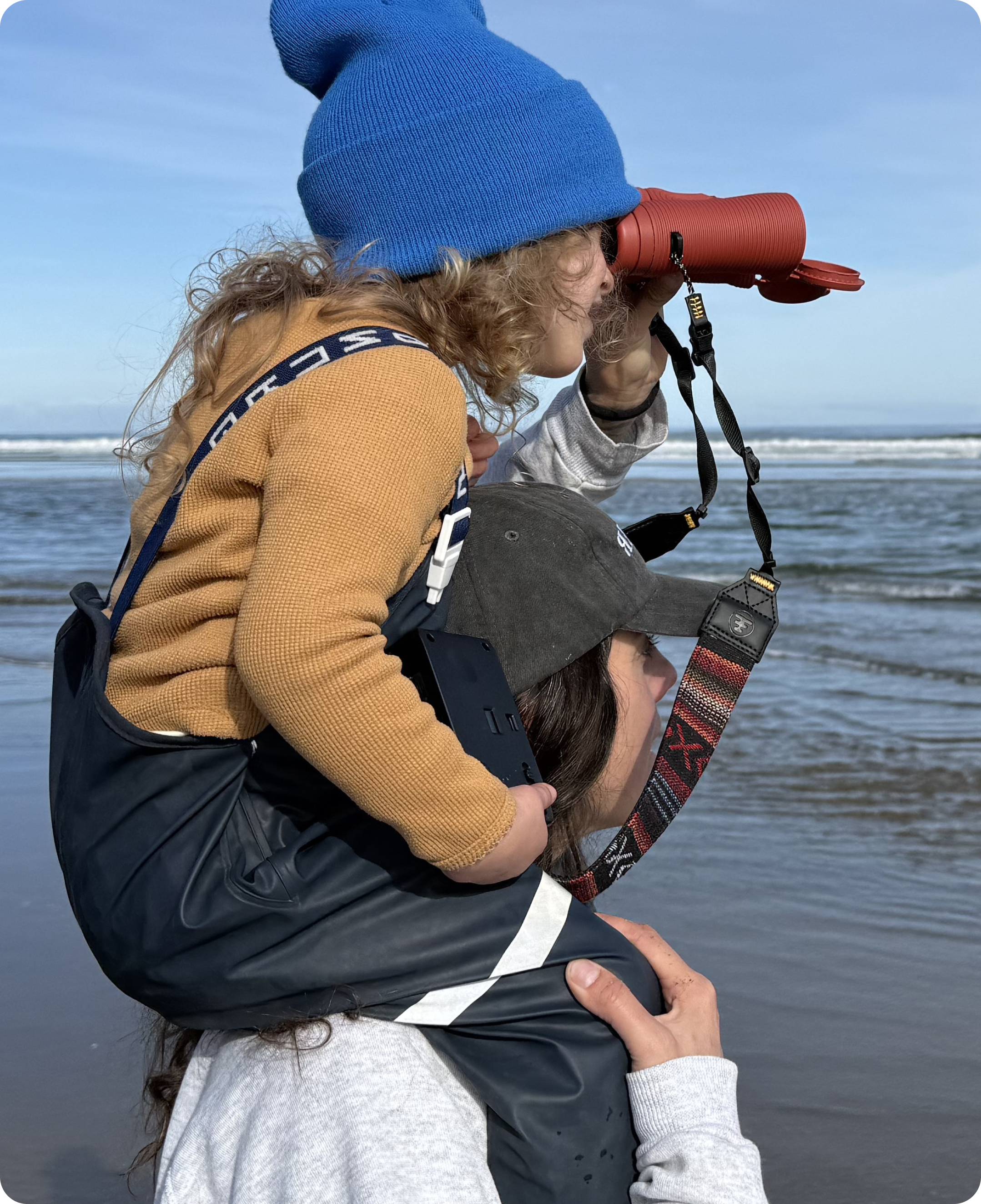 Mother + child on the beach using Field Issue 42mm 