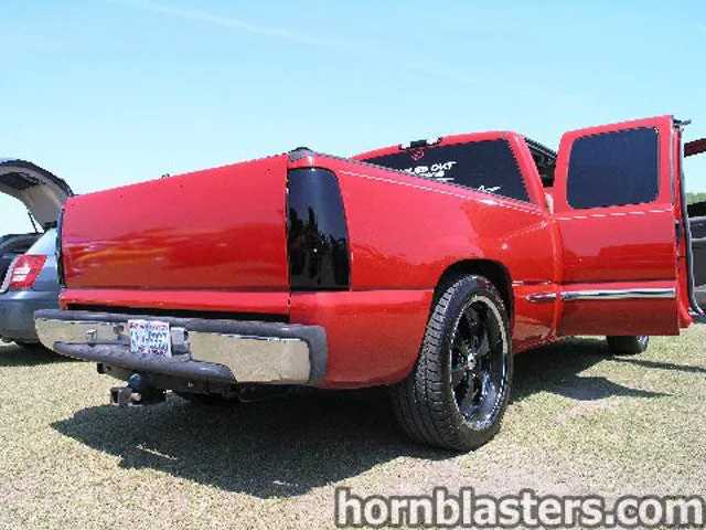 Air tank compressor or airline routing detail Sierra Shocker XL horn installation photo 4