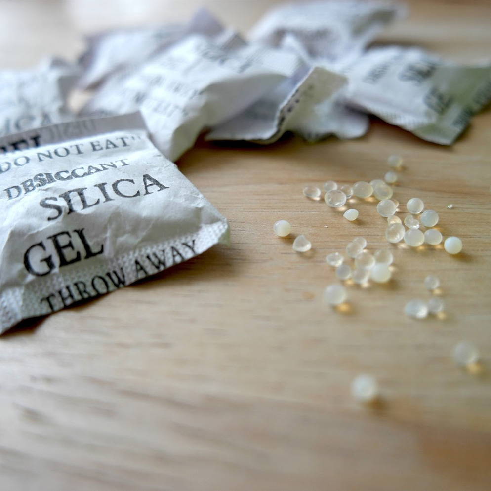 packes of silica gel beads