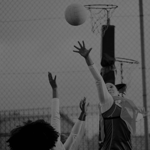 Players in netball game 