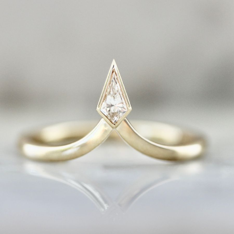 Kite shaped diamond ring